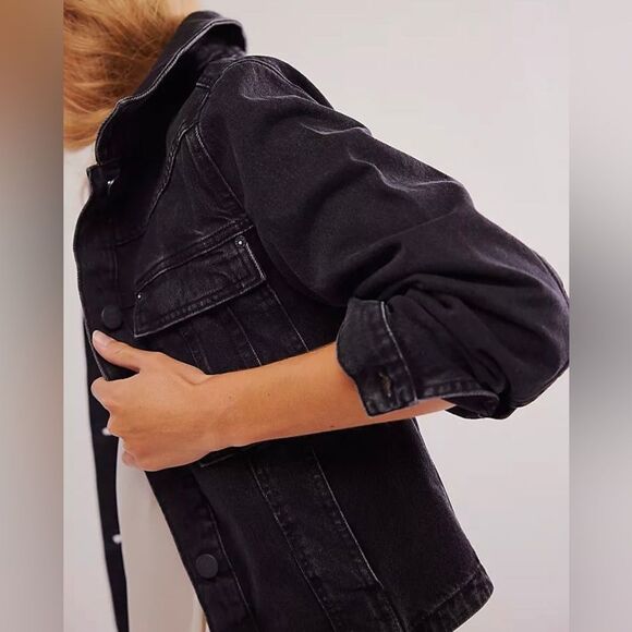 NWT Free People Jade Asymmetrical Hem Denim Jacket in Washed Black size L - Picture 4 of 11